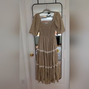 Midi Dress with Floral Patterns and Lace Details